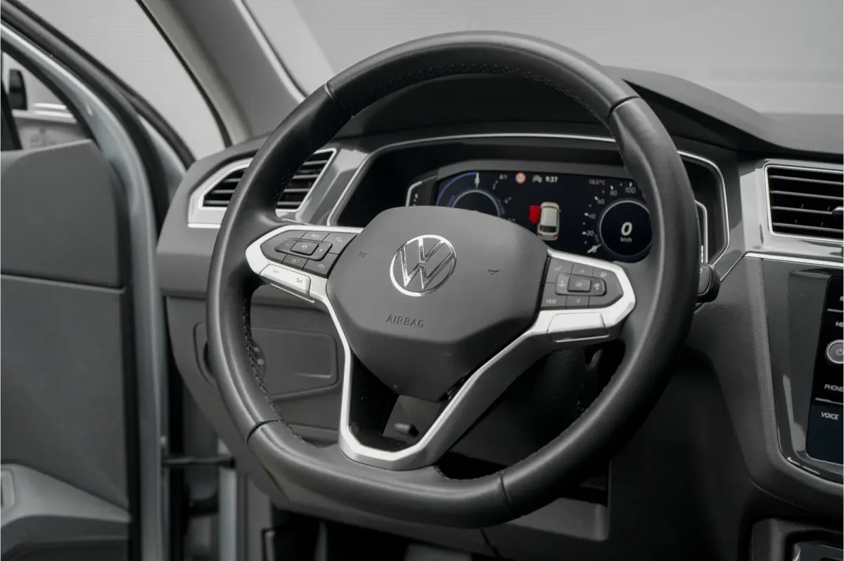 1.4 TSI eHybrid Elegance Pano ACC 360° IQ Light Stuurwielverw
