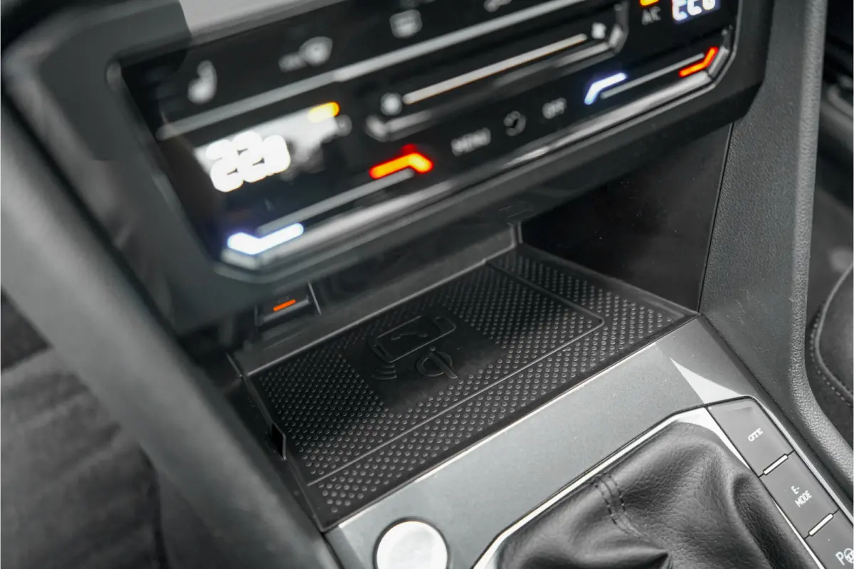 1.4 TSI eHybrid Elegance Pano ACC 360° IQ Light Stuurwielverw