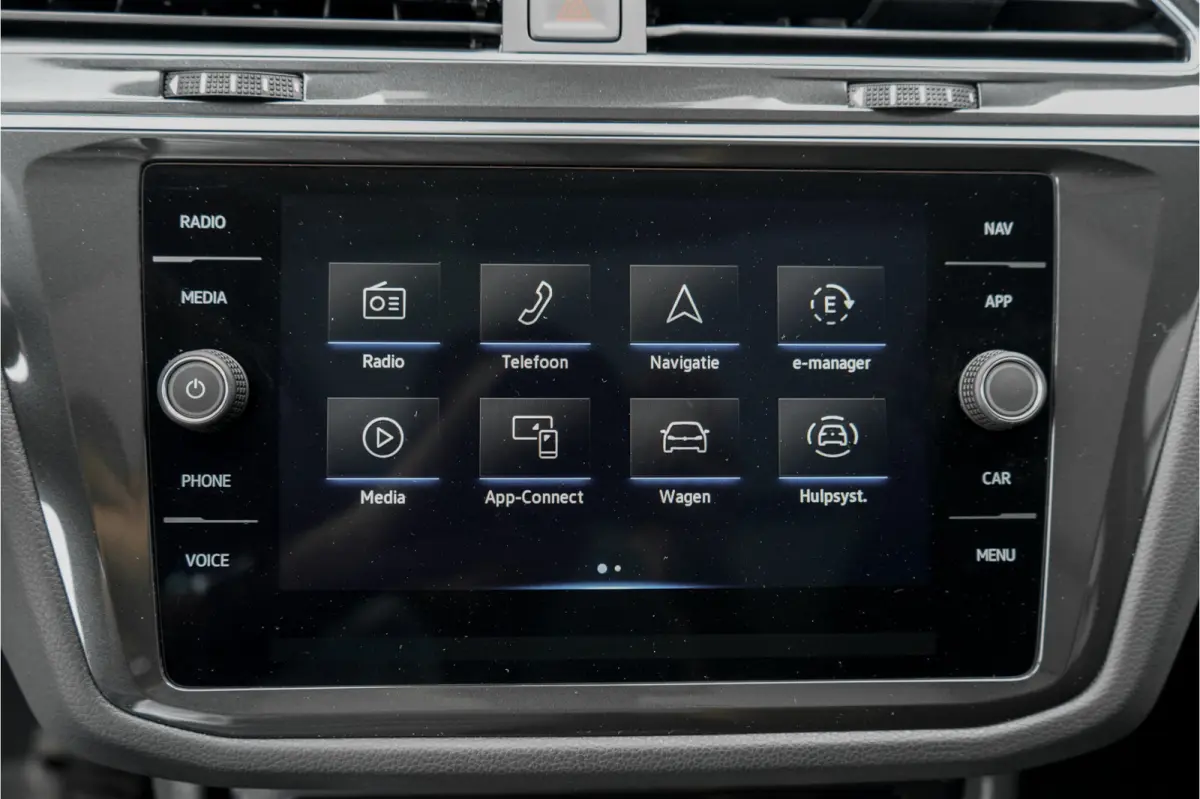 1.4 TSI eHybrid Elegance Pano ACC 360° IQ Light Stuurwielverw