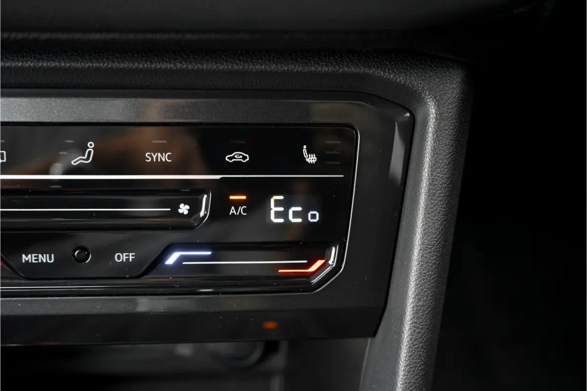 1.4 TSI eHybrid Elegance Pano ACC 360° IQ Light Stuurwielverw
