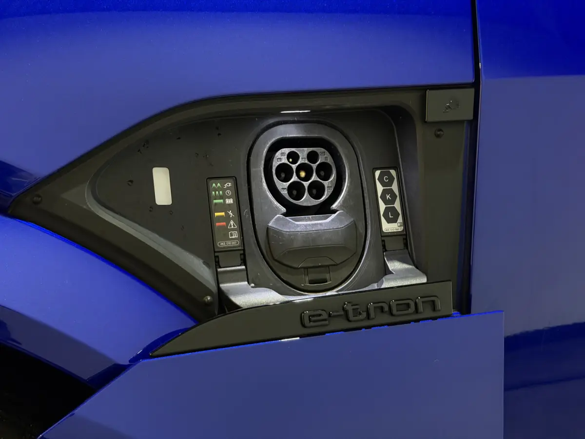 SQ8 115 kWh | Valcona Leder | Panoramadak | Trekhaak | 22'' | Matrix LED | Memory | B&O |