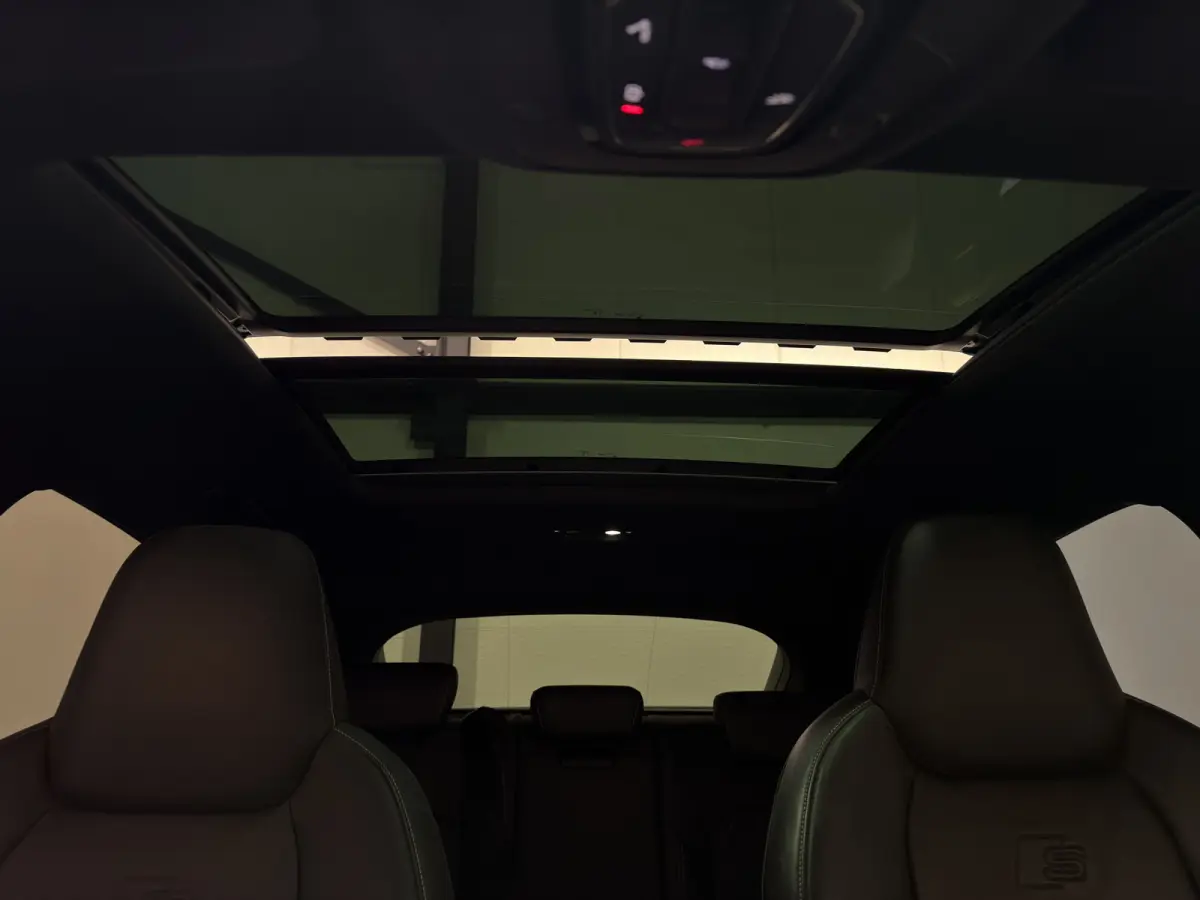 SQ8 115 kWh | Valcona Leder | Panoramadak | Trekhaak | 22'' | Matrix LED | Memory | B&O |