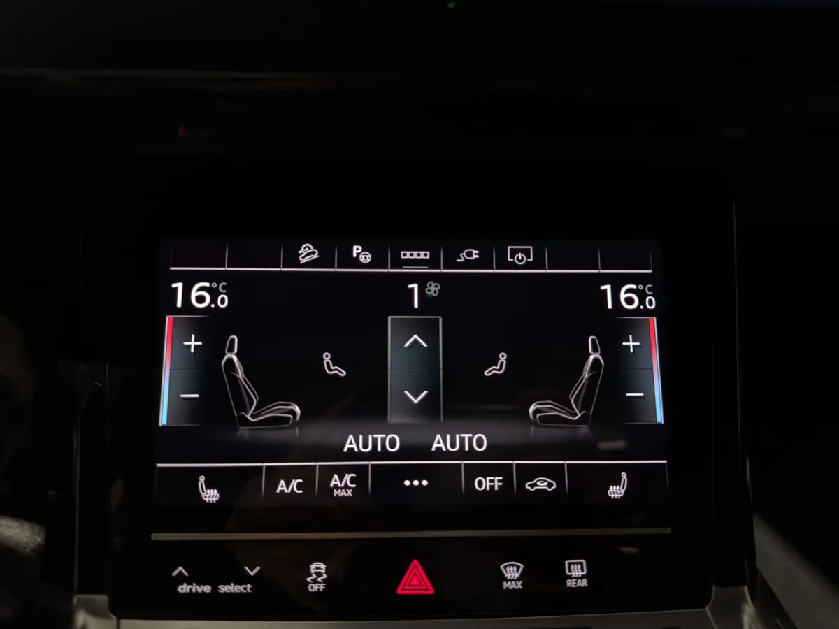 SQ8 115 kWh | Valcona Leder | Panoramadak | Trekhaak | 22'' | Matrix LED | Memory | B&O |