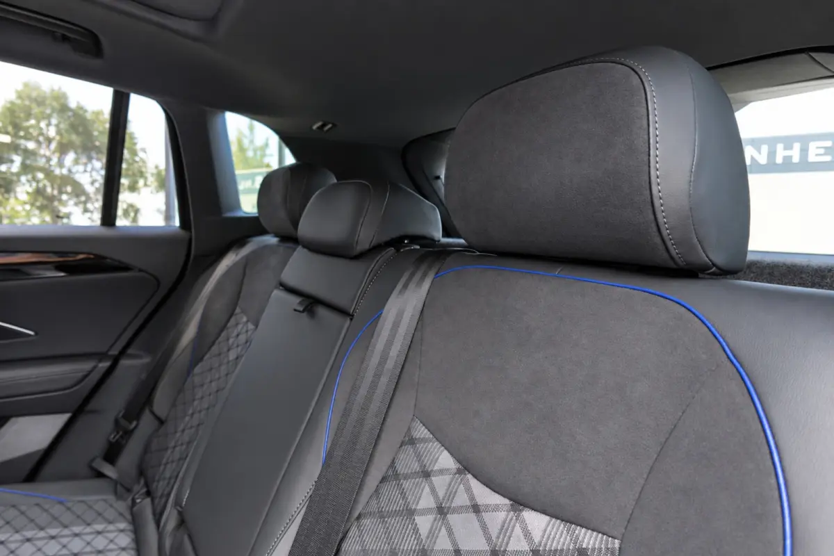 1.5 eTSI R-Line Business PANO KEYLESS H&K