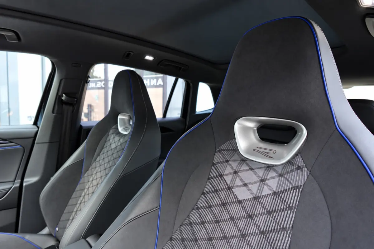 1.5 eTSI R-Line Business PANO KEYLESS H&K