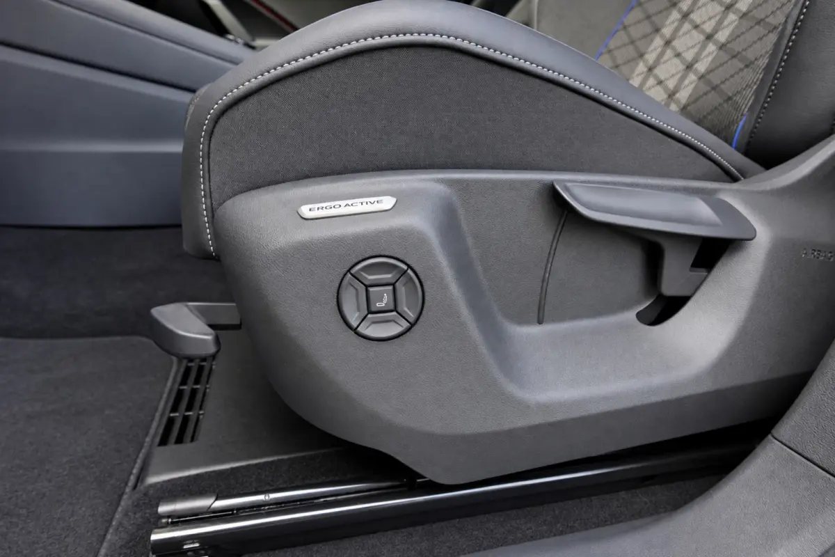 1.5 eTSI R-Line Business PANO KEYLESS H&K