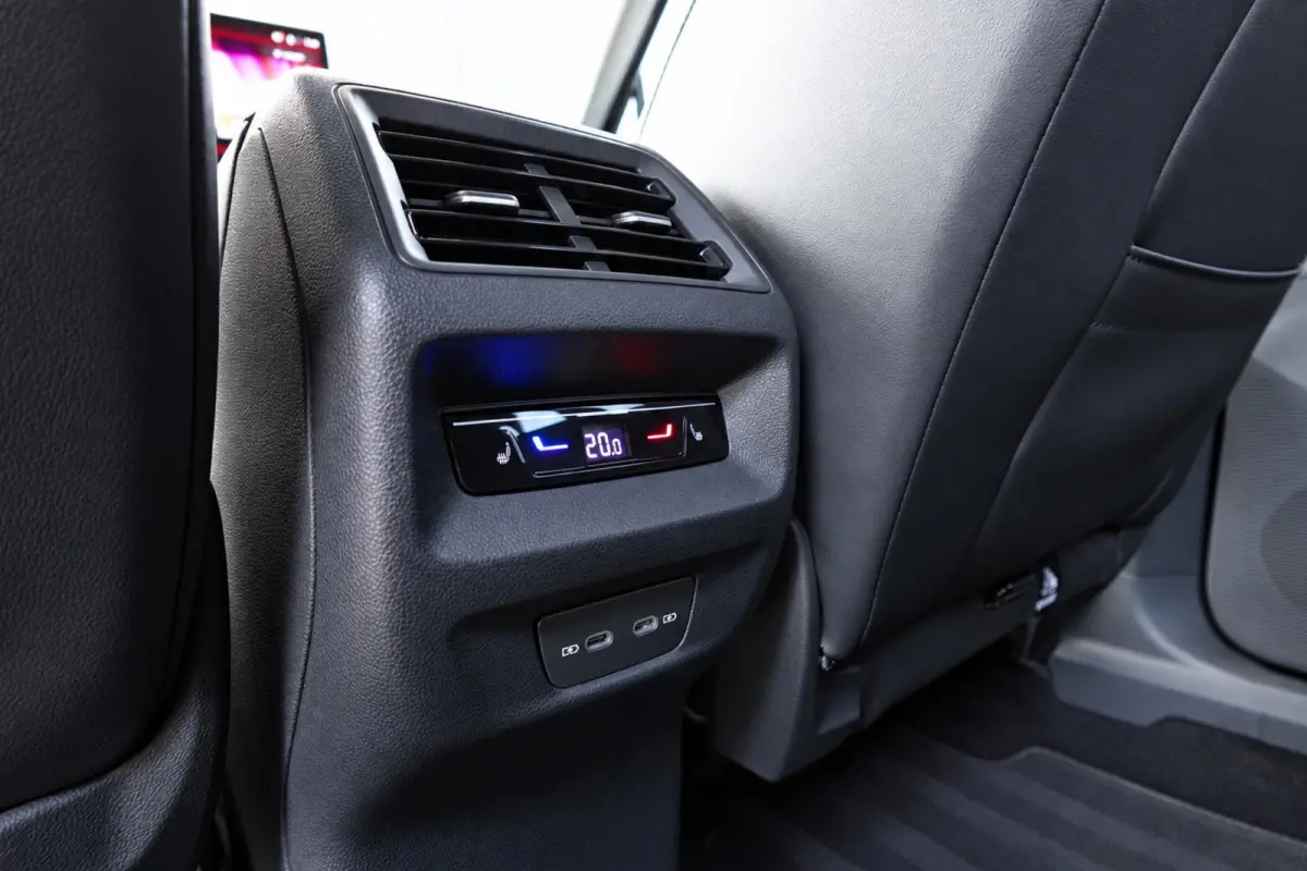 1.5 eTSI R-Line Business PANO KEYLESS H&K