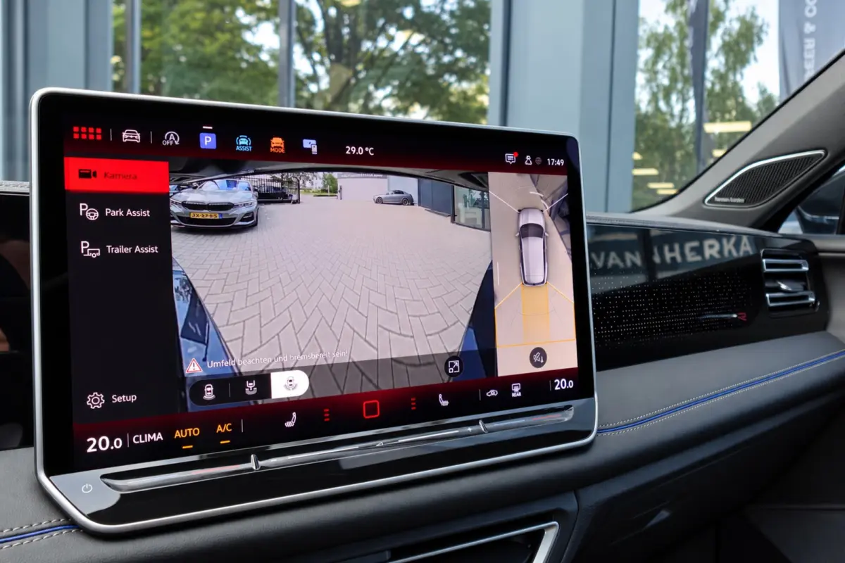 1.5 eTSI R-Line Business PANO KEYLESS H&K