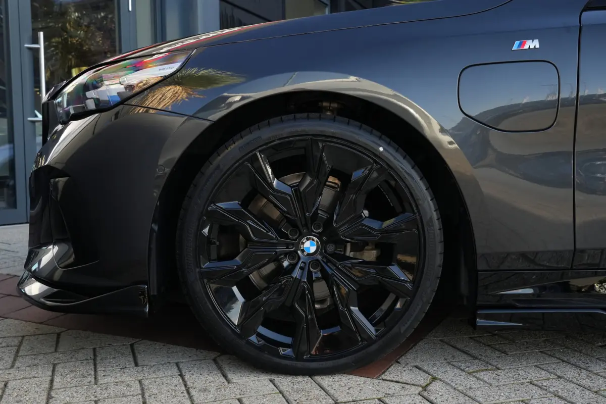 530e M Sport Edition | 300PK | Pano | Harman Kardon | 360° | HUD | Driving Assistant Professional | Maxton | BMW 530e M Sport Edition 300 PK Plug-in Hybrid met 2.0 viercilinder, panoramadak