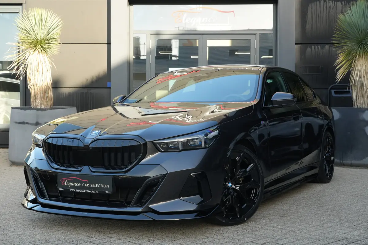 530e M Sport Edition | 300PK | Pano | Harman Kardon | 360° | HUD | Driving Assistant Professional | Maxton | BMW 530e M Sport Edition 300 PK Plug-in Hybrid met 2.0 viercilinder, panoramadak