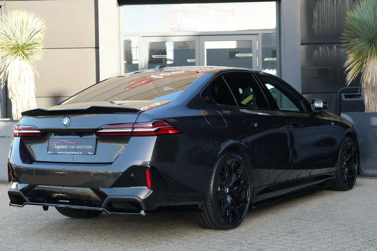530e M Sport Edition | 300PK | Pano | Harman Kardon | 360° | HUD | Driving Assistant Professional | Maxton | BMW 530e M Sport Edition 300 PK Plug-in Hybrid met 2.0 viercilinder, panoramadak