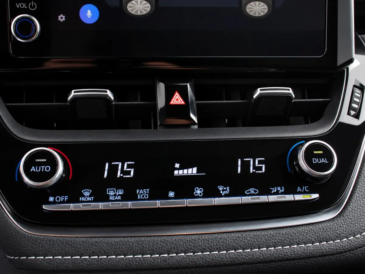 2.0 Hybrid Business Smart Climate control Cruise control Camera Keyless Navigatie Apple Carplay/ Android Auto Stoel + stuur verwarming