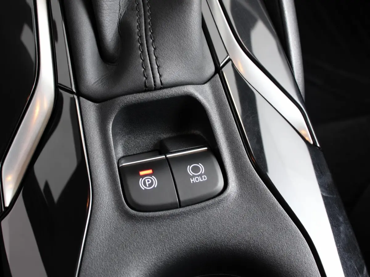 2.0 Hybrid Business Smart Climate control Cruise control Camera Keyless Navigatie Apple Carplay/ Android Auto Stoel + stuur verwarming