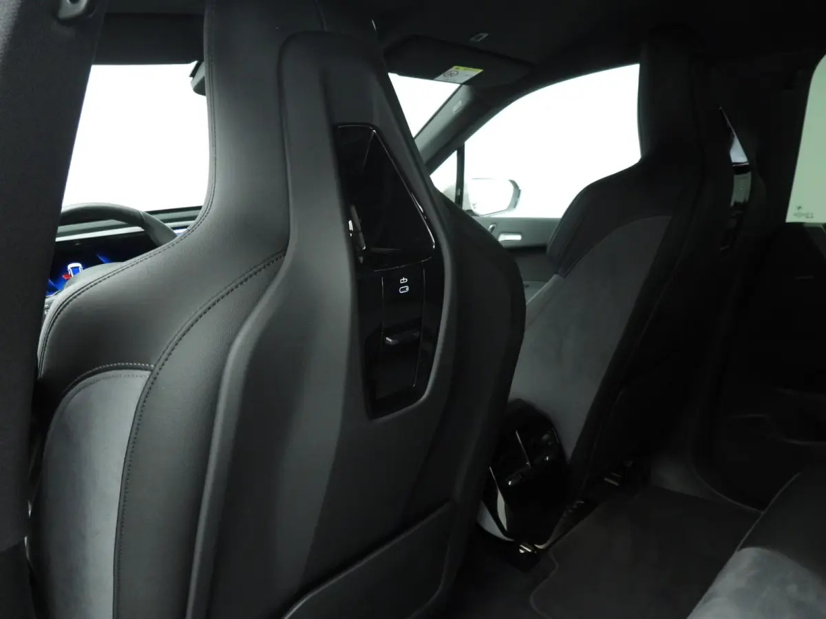 xDrive45 | M-Sportpakket | LED | HUD | Active cruise | Trekhaak | Keyles go | SOH 99% | DAB | Harman-kardon sound | Alu 23 inch