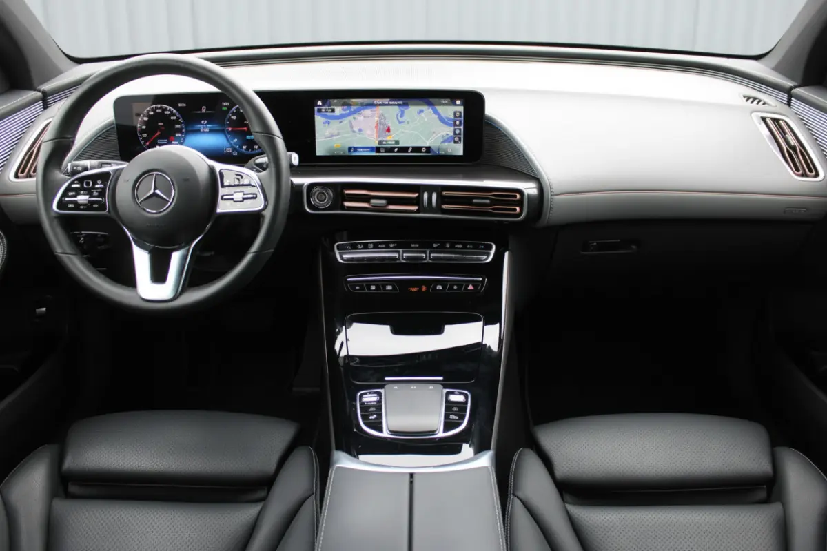 400 4MATIC 80 kWh (SOH 97,21%) LEDER KEY-LESS GO CARPLAY