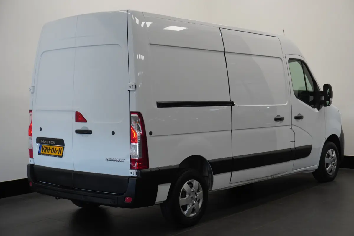 2.3 dCi 150PK L2H2 - EURO 6 - Airco - Cruise - PDC - €13.950,- Excl.