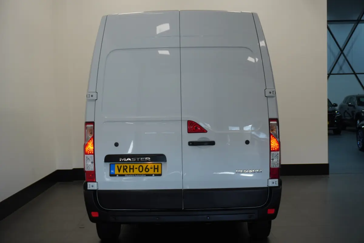 2.3 dCi 150PK L2H2 - EURO 6 - Airco - Cruise - PDC - €13.950,- Excl.