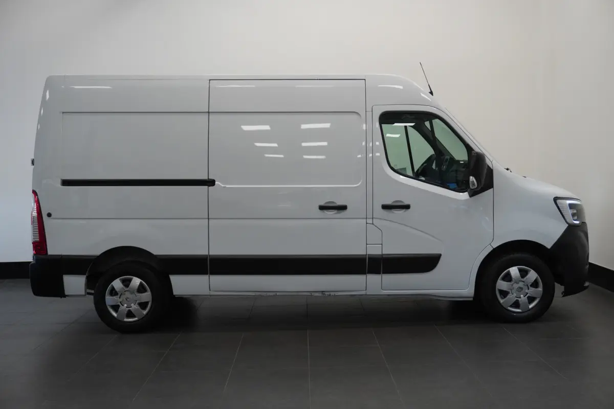2.3 dCi 150PK L2H2 - EURO 6 - Airco - Cruise - PDC - €13.950,- Excl.