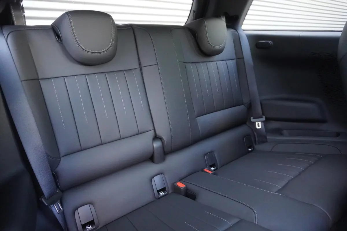 Cooper E | SoH 100% | John Cooper Works Uitvoering | Pakket M | Glazen panoramadak | MINI Head-Up Display | Extra getint glas | 18" JCW Lap Spoke 2-tone