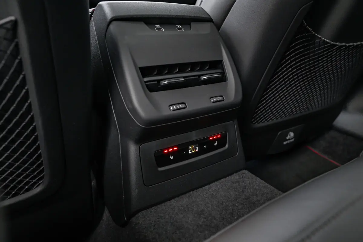 RS 5 Avant e-hybrid 470 kW / 639 PK Ceramische remmen | Carbon In&Exterieur | Panorama Dak | Stoelventilatie en Massage