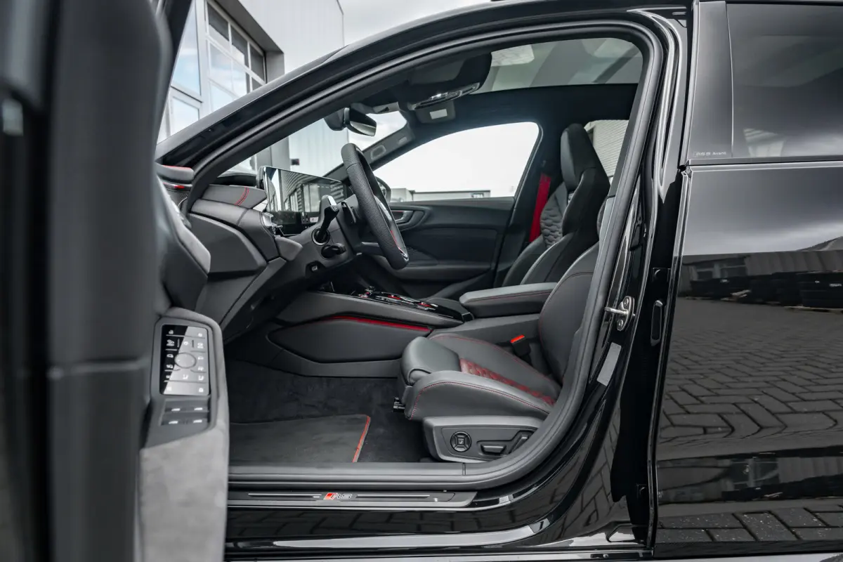 RS 5 Avant e-hybrid 470 kW / 639 PK Ceramische remmen | Carbon In&Exterieur | Panorama Dak | Stoelventilatie en Massage