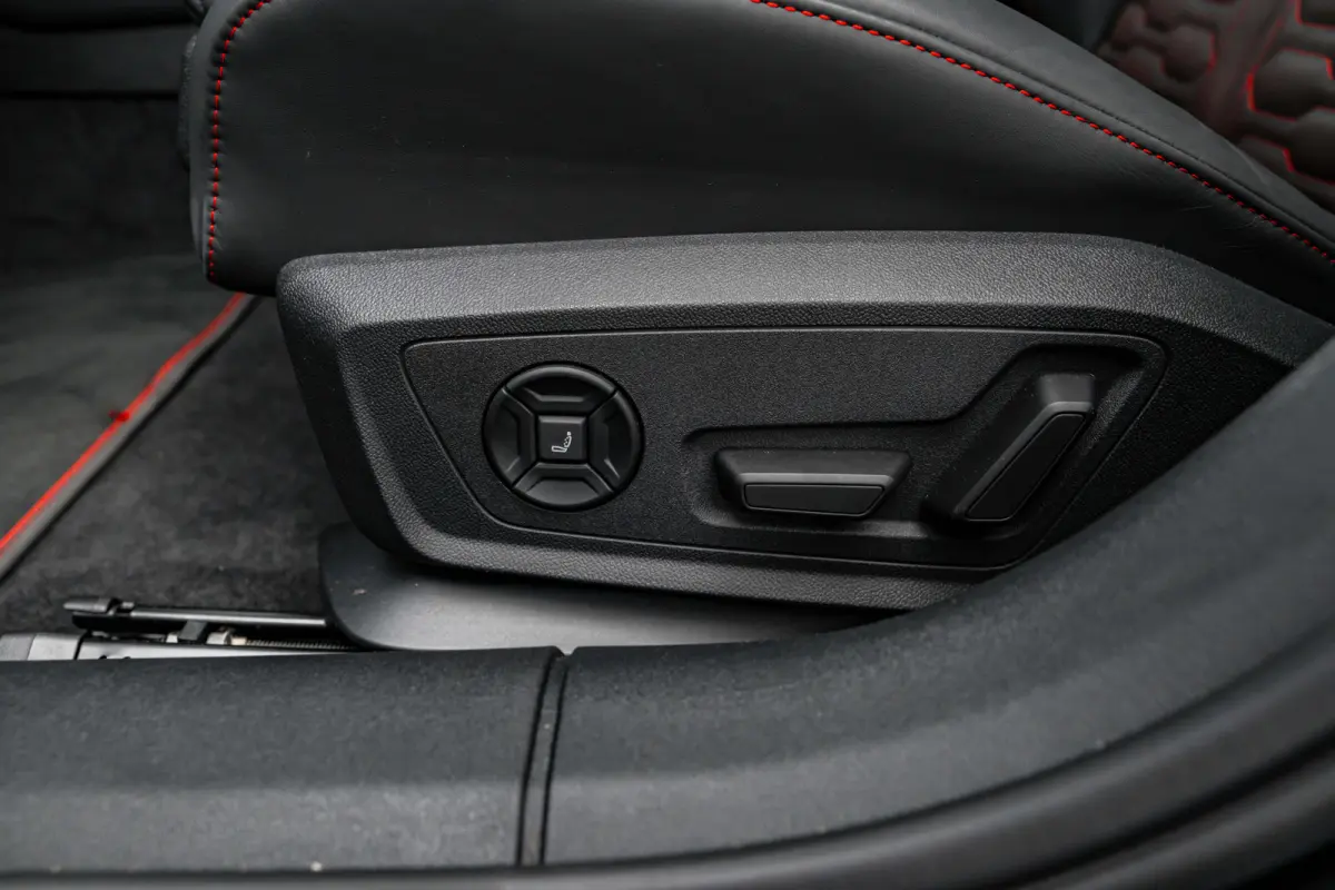 RS 5 Avant e-hybrid 470 kW / 639 PK Ceramische remmen | Carbon In&Exterieur | Panorama Dak | Stoelventilatie en Massage