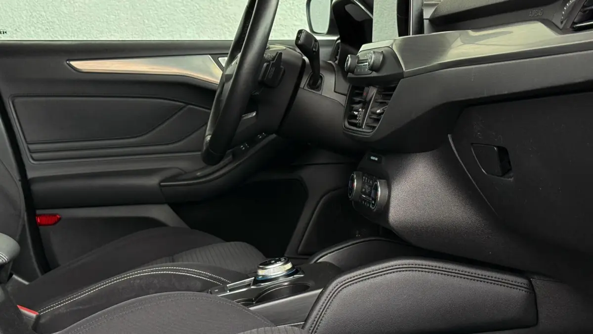 1.0 EcoBoost Titanium Business