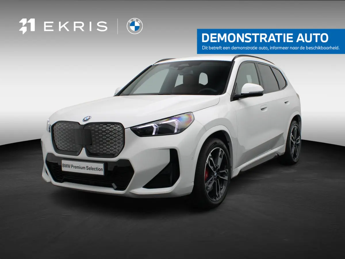 eDrive20 M Sport Edition | M Sportpakket Pro | SoH 100% | Premium Pack | Comfort Pack | Trekhaak | Elektrisch Verstelbare Sportstoelen | Driving Assistant Plus | Harman Kardon | 19''