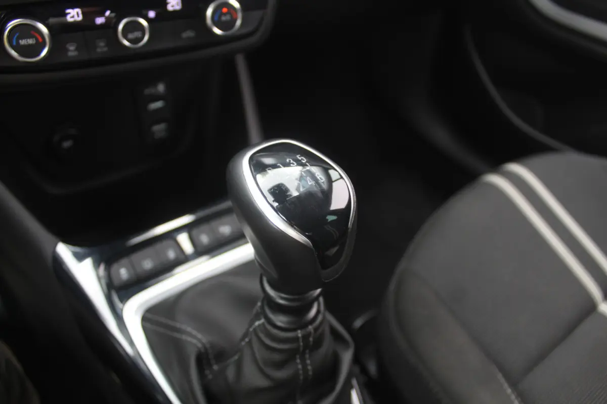 1.2 Turbo Elegance l Cruise Control l Lane Assist l BLIS l PDC l Achteruitrijcamera l Airco l Navi l Apple Carplay/ Android Auto l 16 Inch