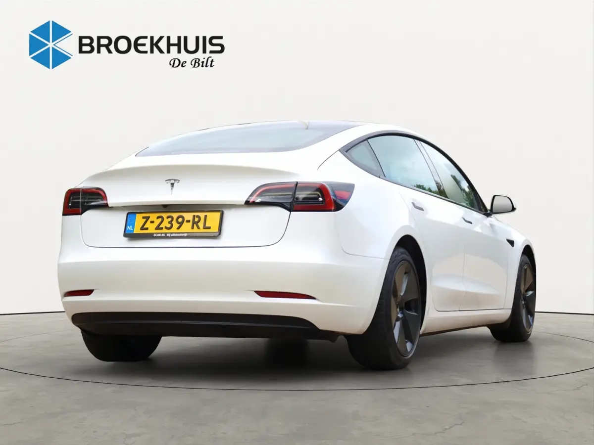 Standard RWD Plus 60 kWh | STOELVERWARMING | ALL SEASON | ELEKTR. STOEL INCL. MEMORY | PANORAMADAK | PARK SENS V+A | LEDER | CLIMA