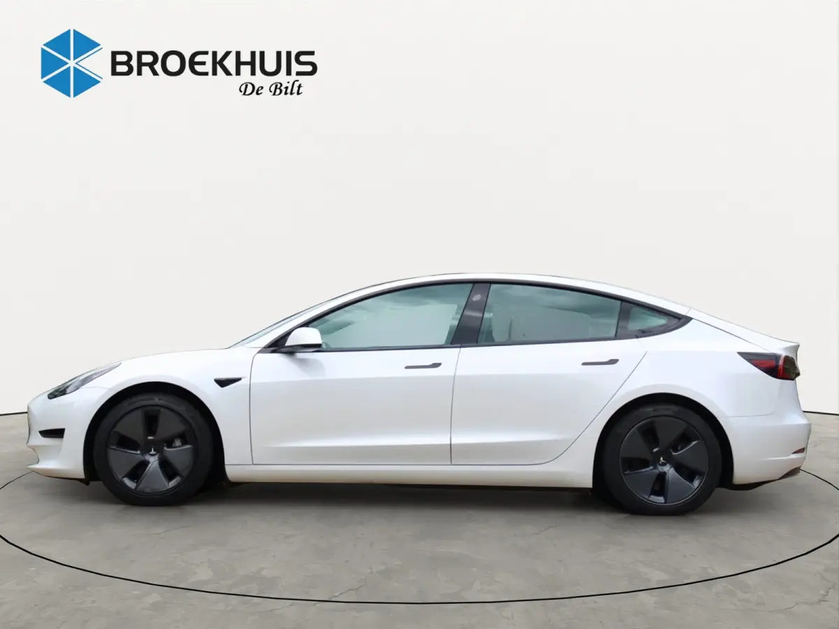 Standard RWD Plus 60 kWh | STOELVERWARMING | ALL SEASON | ELEKTR. STOEL INCL. MEMORY | PANORAMADAK | PARK SENS V+A | LEDER | CLIMA