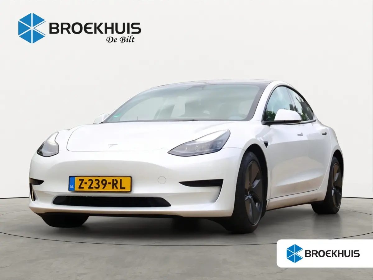 Standard RWD Plus 60 kWh | STOELVERWARMING | ALL SEASON | ELEKTR. STOEL INCL. MEMORY | PANORAMADAK | PARK SENS V+A | LEDER | CLIMA