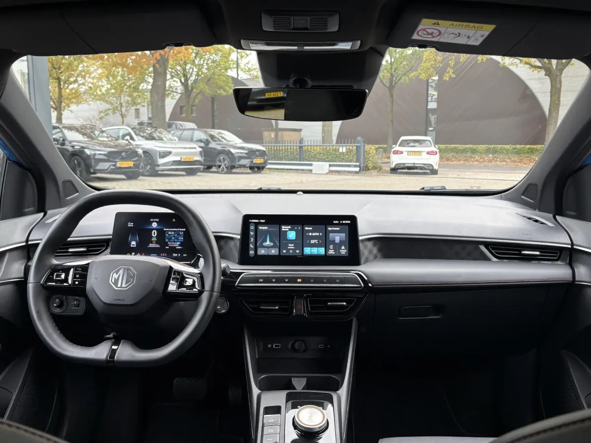 1.5 Hybrid+ Luxury ONDERHOUD GEHAD BIJ DEALER, DIRECT LEVERBAAR | 7 JAAR MG FABRIEKS GARANTIE TM 02-2032 | STOEL + STUURVERWARMING | 360 CAMERA | ADAP. CRUISE | DODE HOEK | KEYLESS | APPLE C