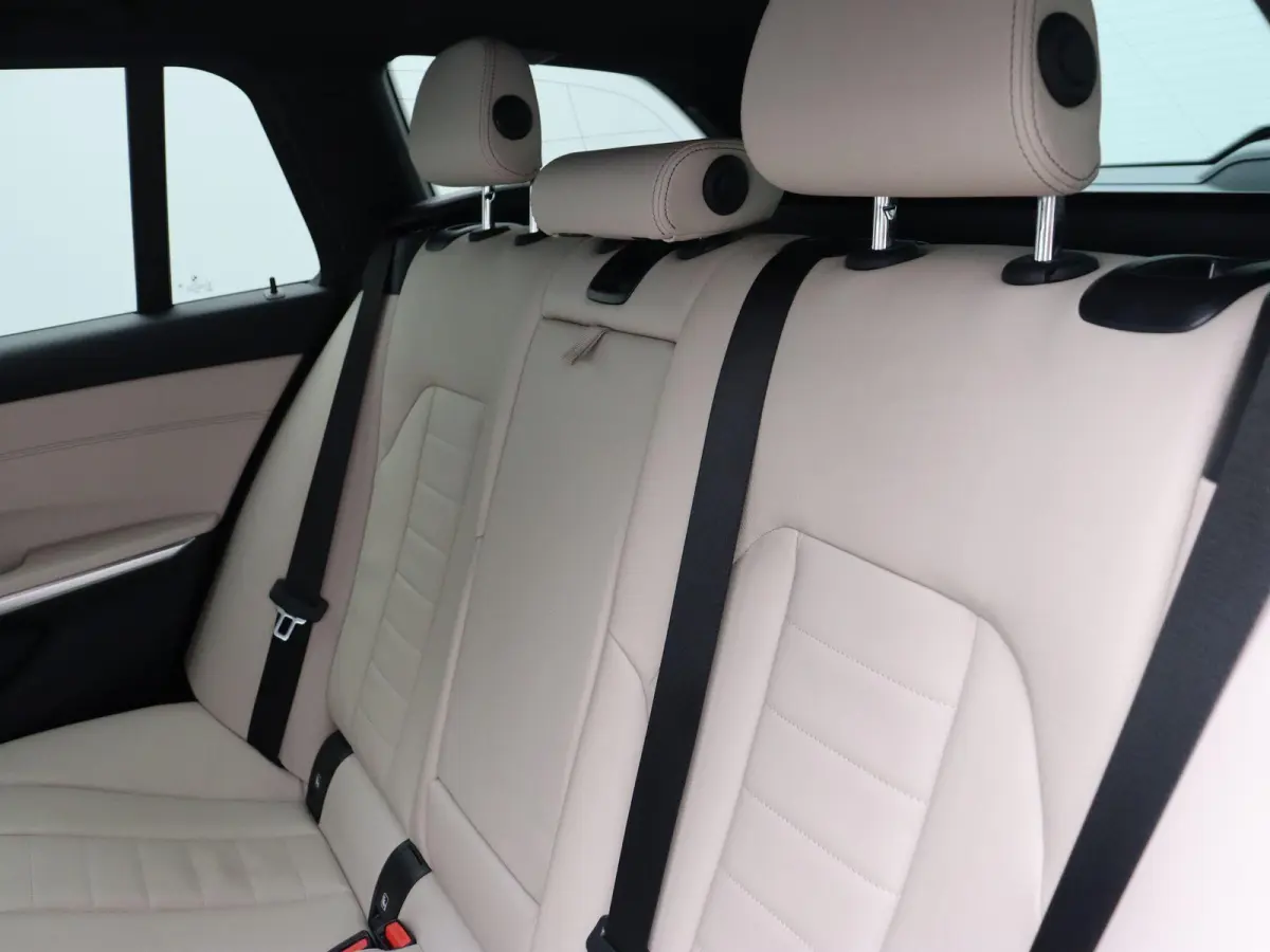 330e | SoH 88,1% | Comfort Access | Sportstoelen | Hemelbekleding Antraciet | 18''