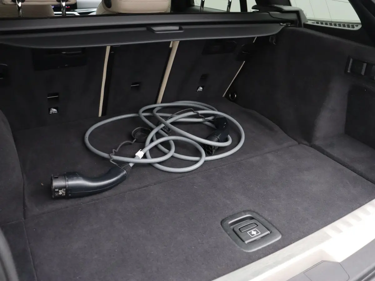 330e | SoH 88,1% | Comfort Access | Sportstoelen | Hemelbekleding Antraciet | 18''
