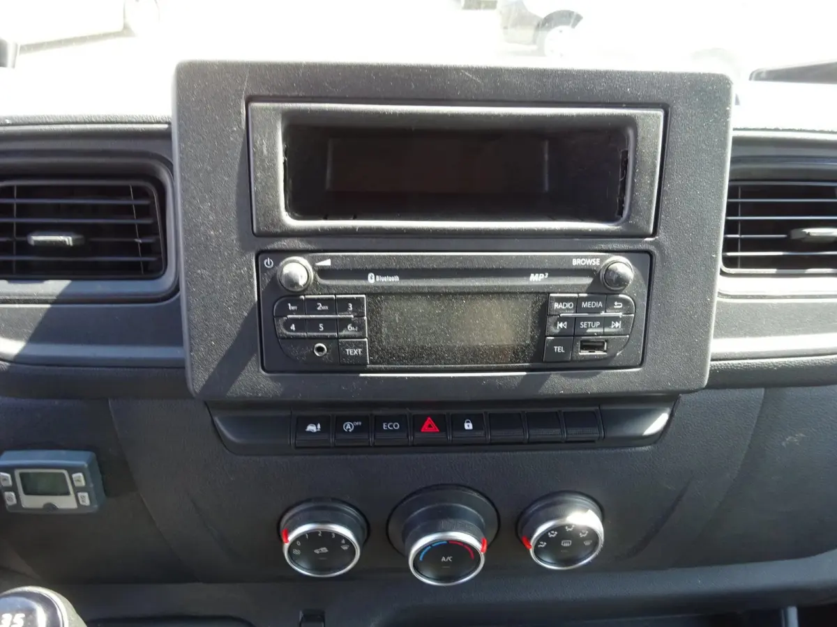 T35 2.3 dCi 145 L4 DL DUBBELE CABINE OPEN LAADBAK