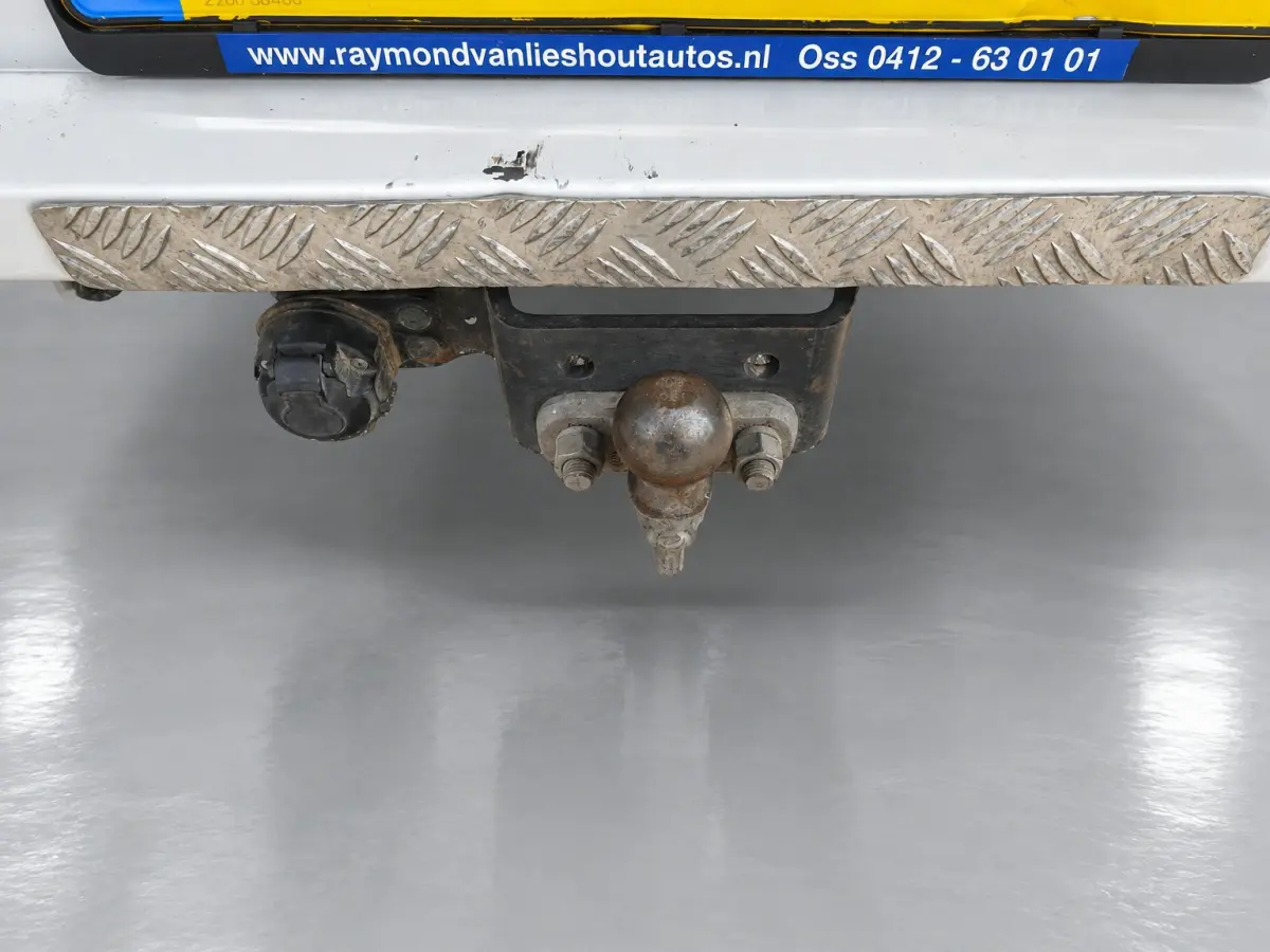 T35 2.3 dCi 145 L4 DL DUBBELE CABINE OPEN LAADBAK