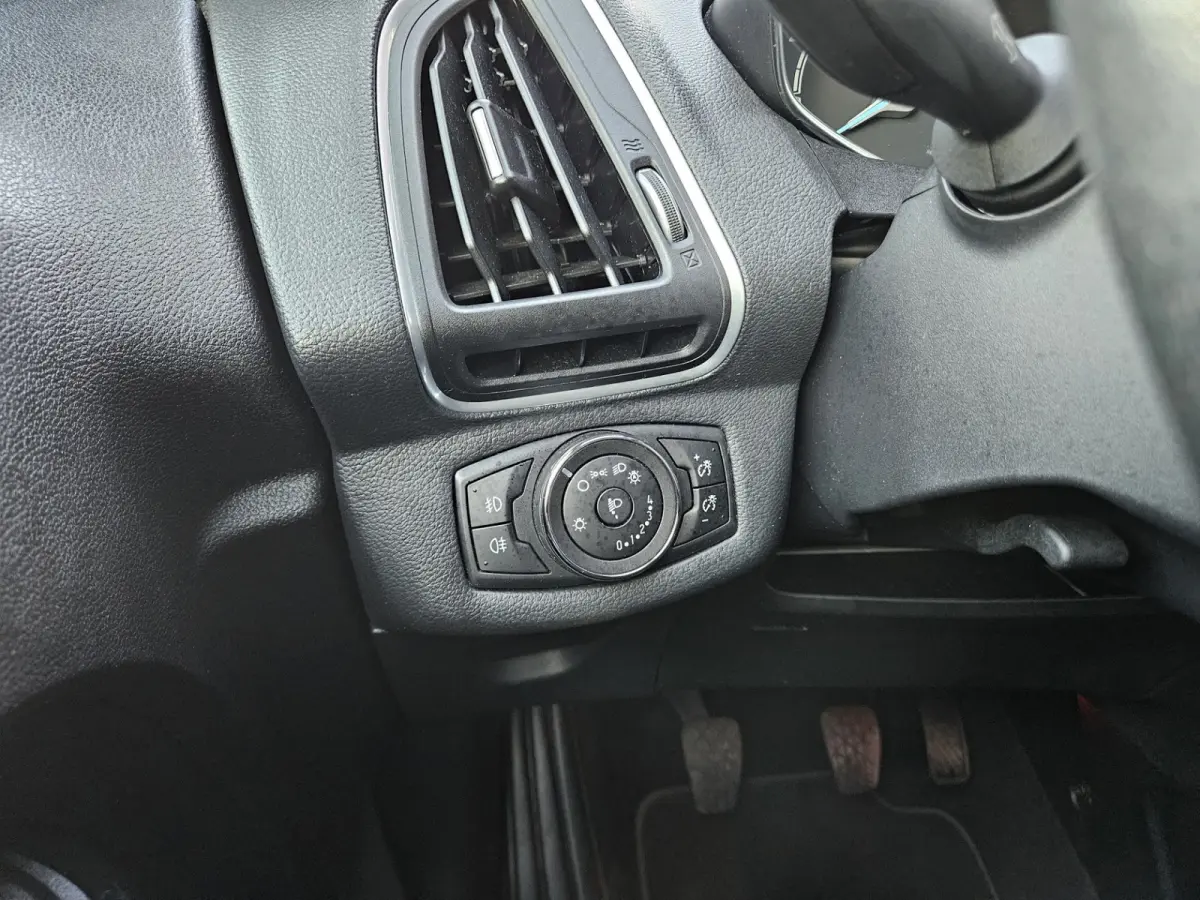 1.0 EcoBoost Titanium NAP! Airco! Cruise Control! Camera! Navigatie! Nette Auto!