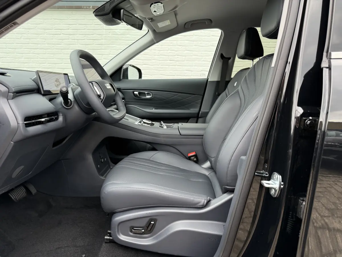 1.5 Pro PHEV | 83 km Elektrisch | 8 jaar Garantie | 360 Camera | Geely Specialist