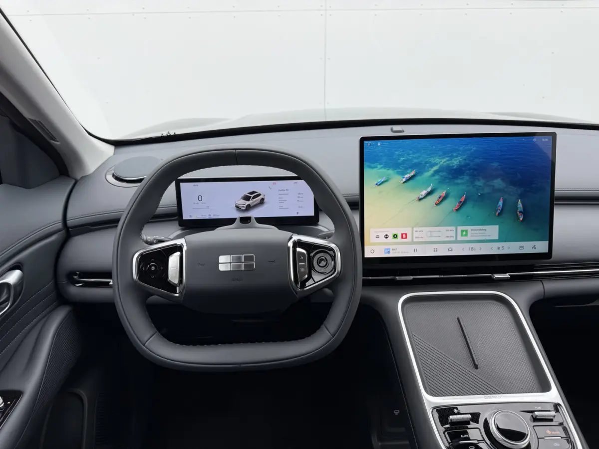 1.5 Pro PHEV | 83 km Elektrisch | 8 jaar Garantie | 360 Camera | Geely Specialist