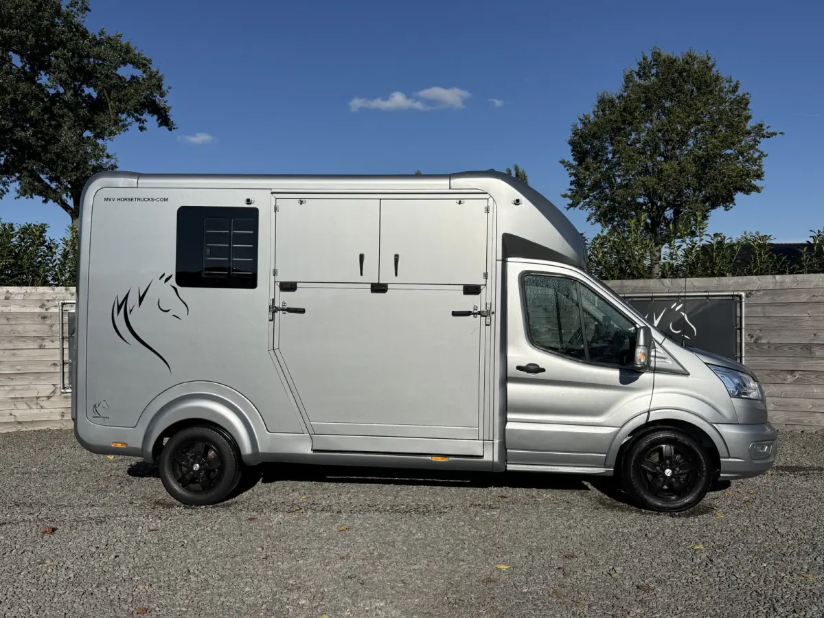| HORSETRUCK | STX | STALLION 2XL | 2022 | AUTOMATIC | EURO 6 | HENGST | 117.907KM | 2-SEAT | L3 | 160PK | LUXE | BELGISCH KENTEKEN