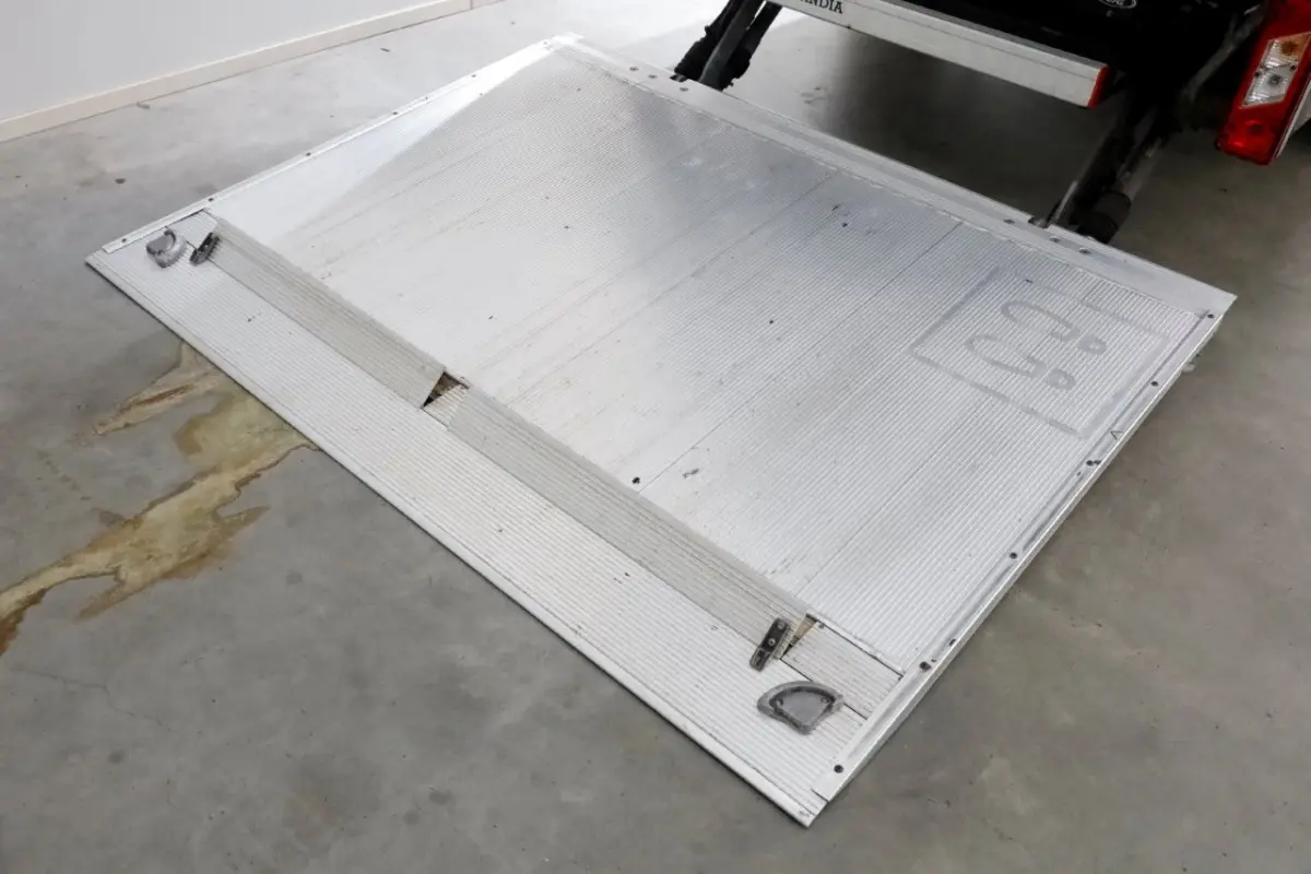 350 2.0 TDCI 130pk Trend Bakwagen met laadklep 1.040kg laadvermogen 06-2022