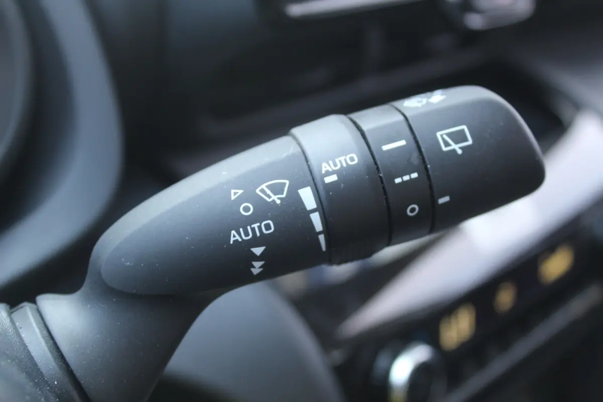 1.5 Hybrid Active l Adaptief Cruise Control l Lane Assist l Achteruitrijcamera l Climate control l Apple carplay/ android auto l Elektrisch inklapbare buitenspiegels l Verwarmbare Spiegels