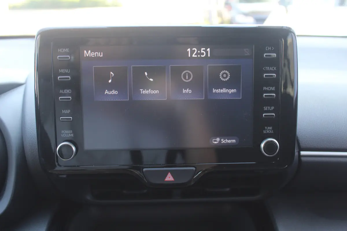 1.5 Hybrid Active l Adaptief Cruise Control l Lane Assist l Achteruitrijcamera l Climate control l Apple carplay/ android auto l Elektrisch inklapbare buitenspiegels l Verwarmbare Spiegels