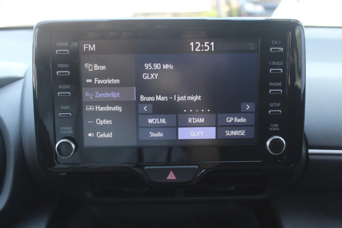 1.5 Hybrid Active l Adaptief Cruise Control l Lane Assist l Achteruitrijcamera l Climate control l Apple carplay/ android auto l Elektrisch inklapbare buitenspiegels l Verwarmbare Spiegels