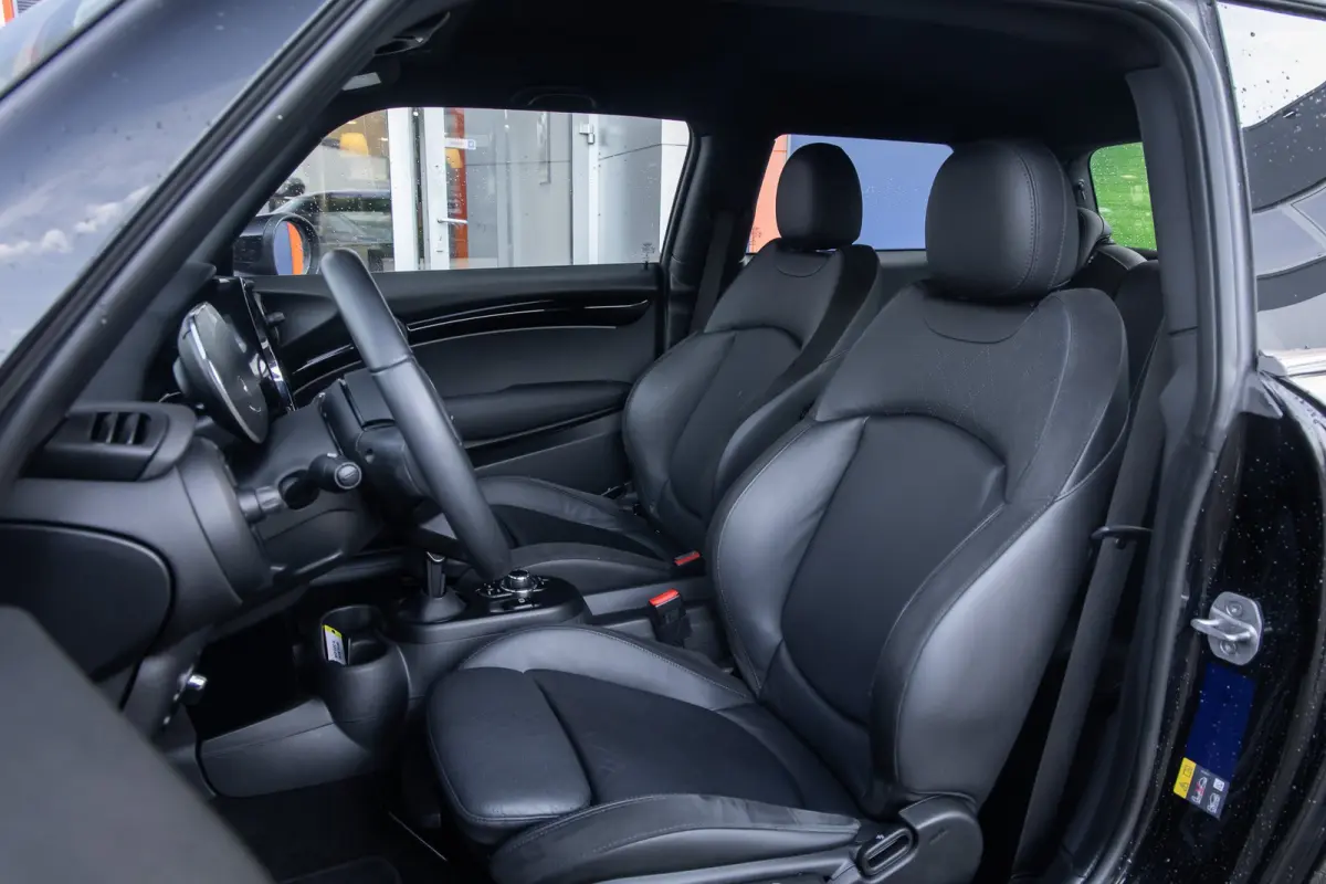 Camden Edition 33 kWh | Apple Carplay/Android Auto | Parkeersensoren | FULL Led | Navi | Lederen Bekleding | Afwijkende dakkleur | Airco (automatisch) | Apple Carplay/Android Auto|telefoonin