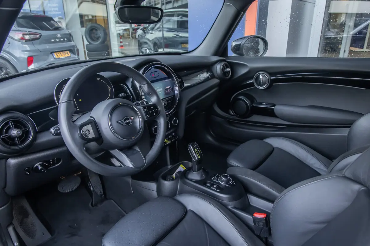Camden Edition 33 kWh | Apple Carplay/Android Auto | Parkeersensoren | FULL Led | Navi | Lederen Bekleding | Afwijkende dakkleur | Airco (automatisch) | Apple Carplay/Android Auto|telefoonin