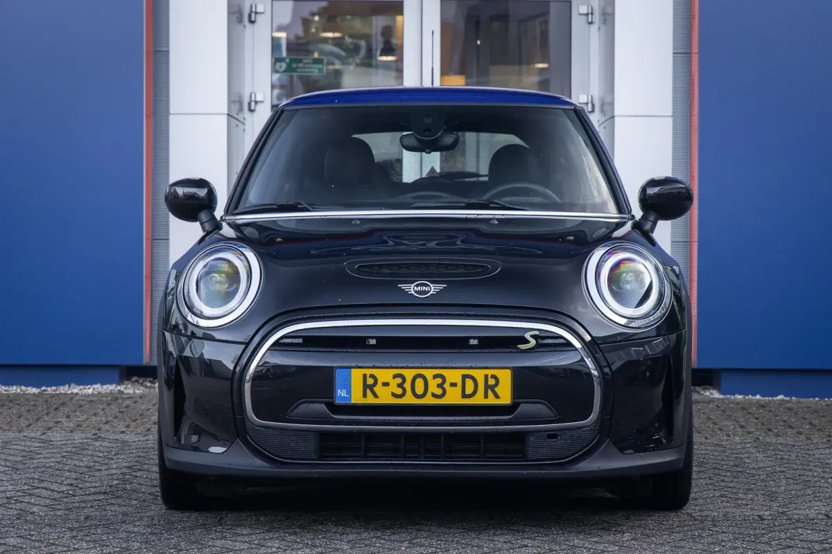 Camden Edition 33 kWh | Apple Carplay/Android Auto | Parkeersensoren | FULL Led | Navi | Lederen Bekleding | Afwijkende dakkleur | Airco (automatisch) | Apple Carplay/Android Auto|telefoonin
