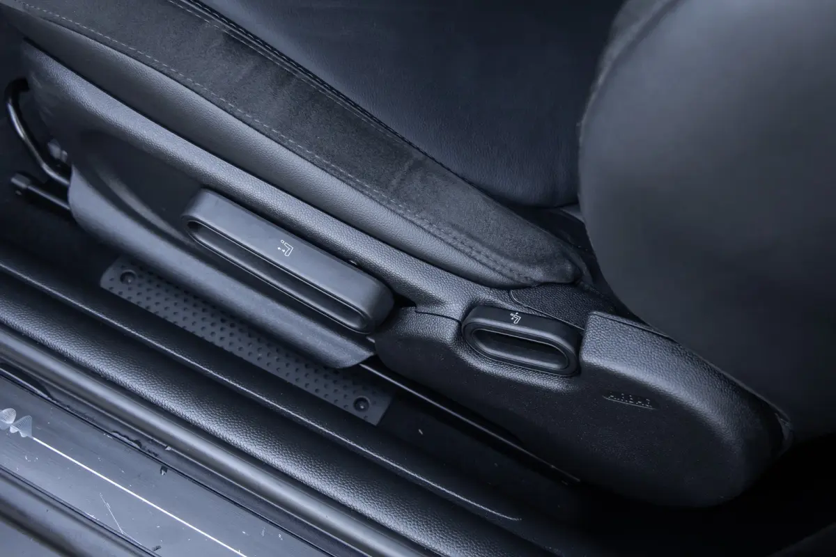 Camden Edition 33 kWh | Apple Carplay/Android Auto | Parkeersensoren | FULL Led | Navi | Lederen Bekleding | Afwijkende dakkleur | Airco (automatisch) | Apple Carplay/Android Auto|telefoonin