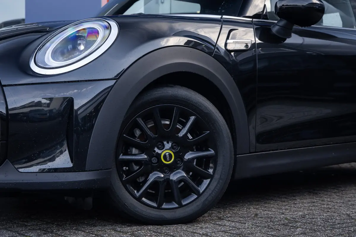 Camden Edition 33 kWh | Apple Carplay/Android Auto | Parkeersensoren | FULL Led | Navi | Lederen Bekleding | Afwijkende dakkleur | Airco (automatisch) | Apple Carplay/Android Auto|telefoonin